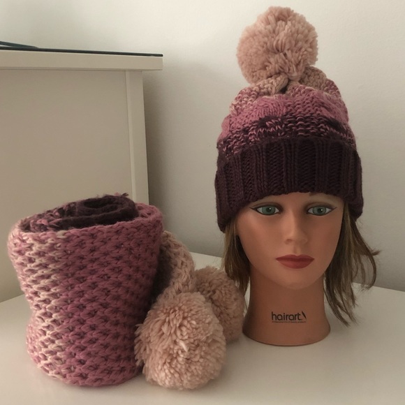 Lulus Accessories - NWOT. LULU’s Hat and Scarf Set